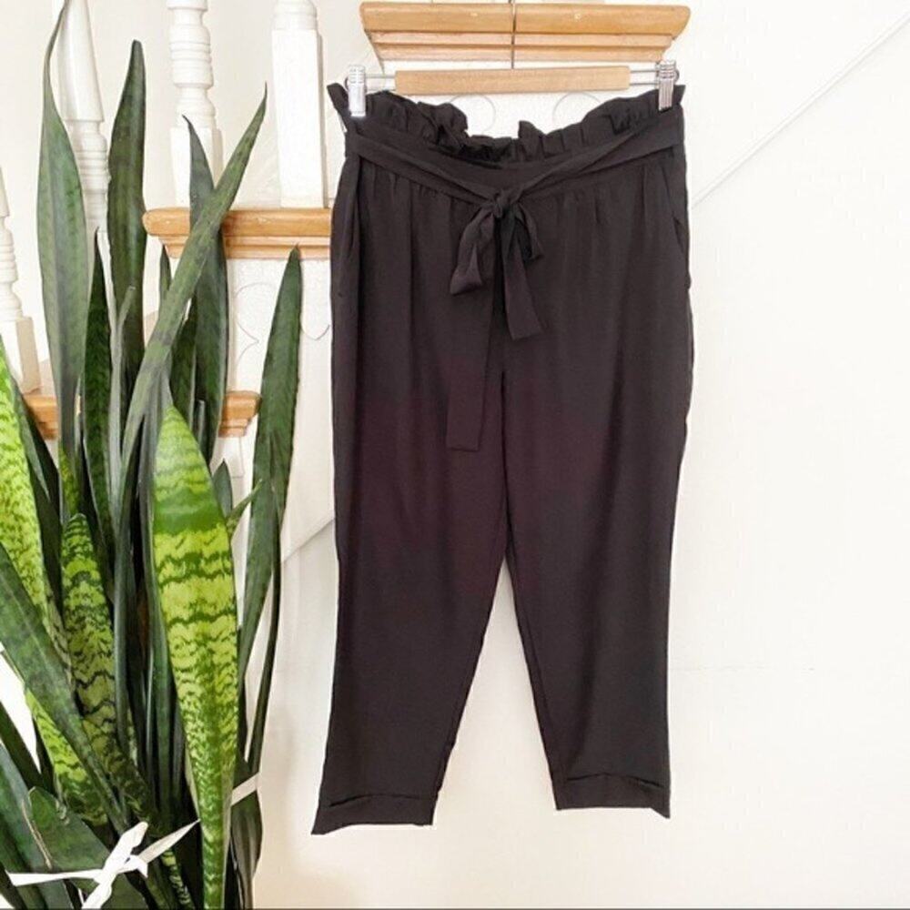 BCBGeneration black cropped paper bag pants sz 4